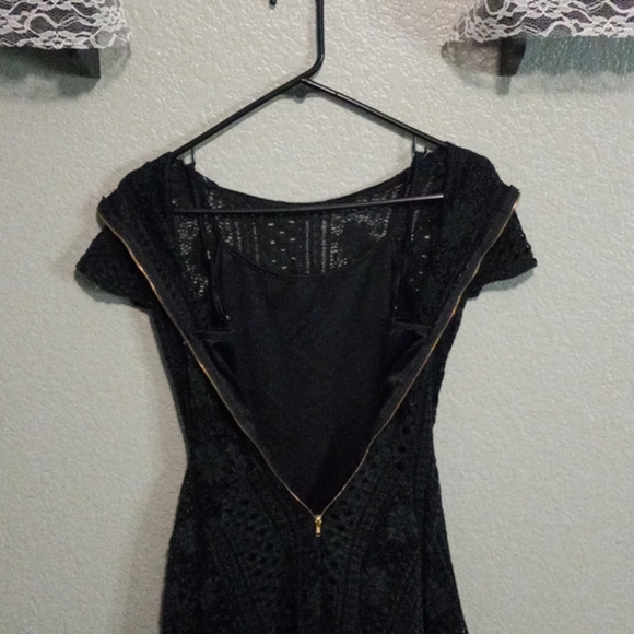 Black, Small, Unknown - Picture 5 of 5